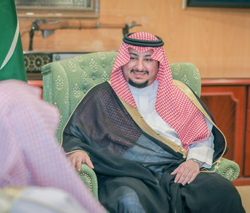 سمو الأمير عبدالعزيز بن فهد بن تركي يزور جامعة الجوف ويثمن جهودها خلال جائحة كورونا