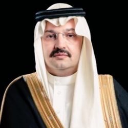 سمو وزير الداخلية يعزي محافظ سراة عبيدة في وفاة والده