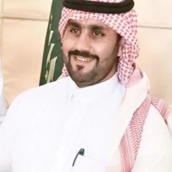 الشاعر محمد بن فطيس يتبرع بسيارتين لسباقات ميدان هجن طبرجل بعد زيارته المحافظة