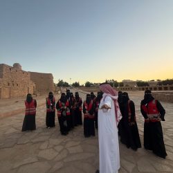 جمعية تطوع بالقريات تنطم زيارة ثقافية لمتطوعيها إلى موقع أعمدة الرجاجيل الأثري