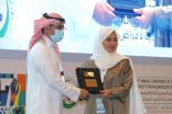 الدكتور منصور العازمي  يتلقى تكريماً من الجمعية السعودية لأمراض الروماتيزم